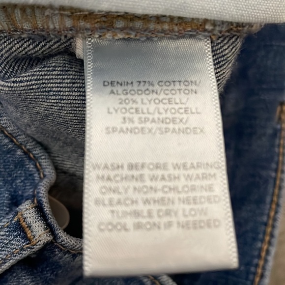 Loft, modern skinny, distressed/raw hem, Size 2/26 - Picture 4 of 6